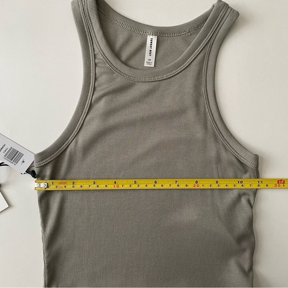 Aritzia Sunday Best Honor Tank in Dry Basil Green NWT - Picture 9 of 10